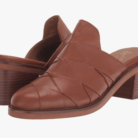 Seychelles Women's Masterpiece Clog in Tan - Picture 7 of 11